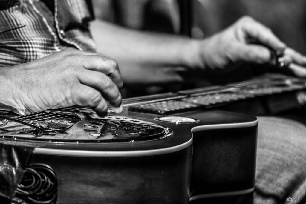 Live-Band auf einer betreuten Bühne